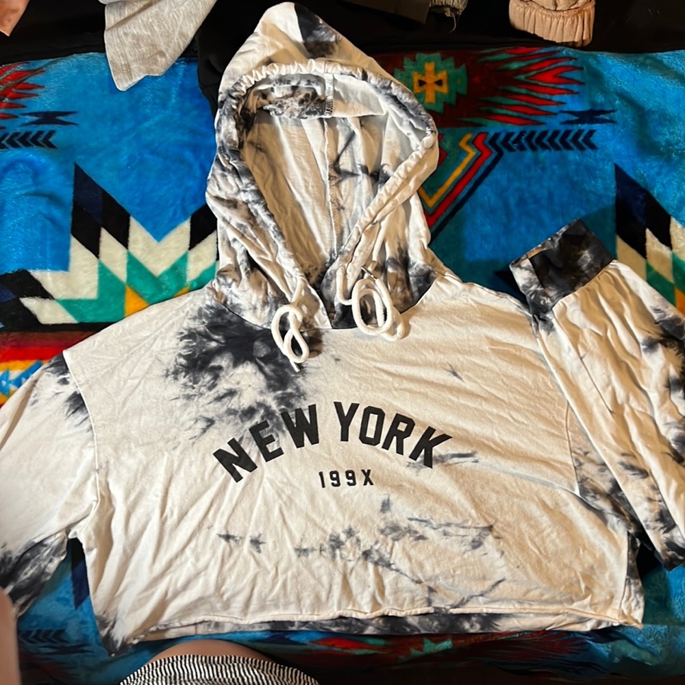 New York long sleeve crop top